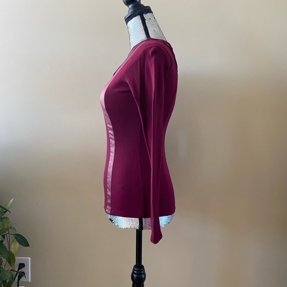 ⭐️2 FOR $20⭐️ Guess Deep Plum Burgundy Cutout Top. XS - Picture 12 of 12